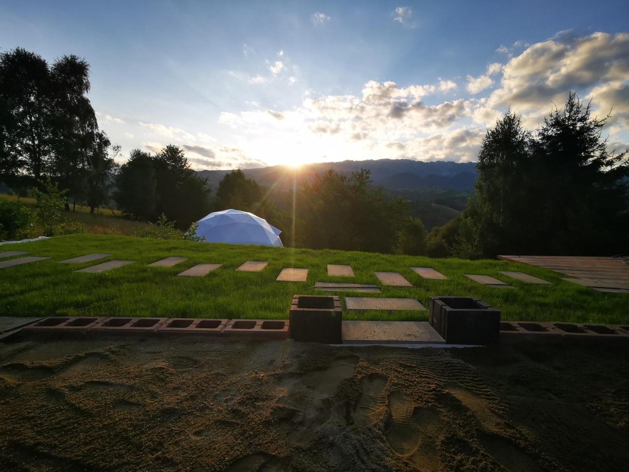 فندق Glamping Zazen Drumu Carului المظهر الخارجي الصورة